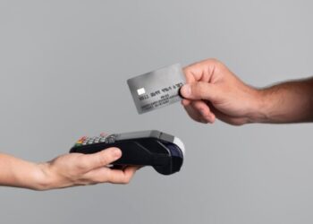 Sem acordo com bancos, CMN limita juros do rotativo a 100% da dívida