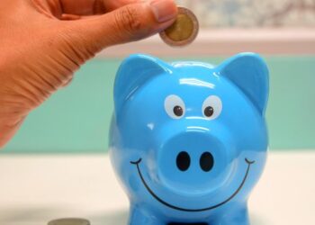 Após descontos indevidos em conta de aposentado, bancos são condenados