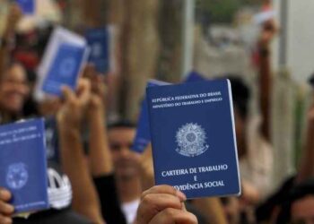 Taxa de desocupação cai para 7,5% no trimestre encerrado em novembro