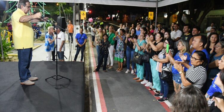 Álvaro Dias inaugura obras de modernização, asfaltamento e acessibilidade da Rua São José