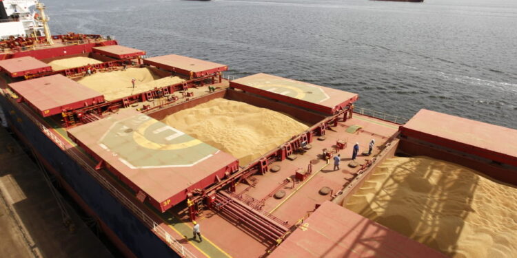 Balança comercial tem superávit recorde de US$ 98,838 bi em 2023