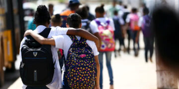 Alunos do Ensino Médio podem receber bolsa a partir de março