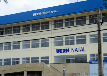 Uern lança editais do Concurso Público para professores e técnicos-administrativos
