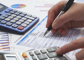 Planejamento, economia e cálculos: como vencer as dívidas em 2024