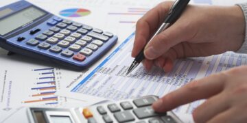 Planejamento, economia e cálculos: como vencer as dívidas em 2024