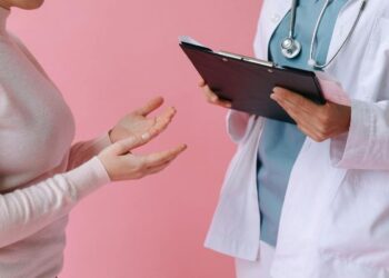 Justiça condena médica por receber salário sem exercer funções no Município de Parnamirim