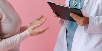 Justiça condena médica por receber salário sem exercer funções no Município de Parnamirim