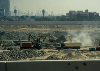 Empresários da construção projetam queda do emprego e de novos empreendimentos, revela CNI