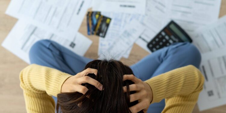 CNC: endividamento das famílias bate novo recorde histórico em fevereiro