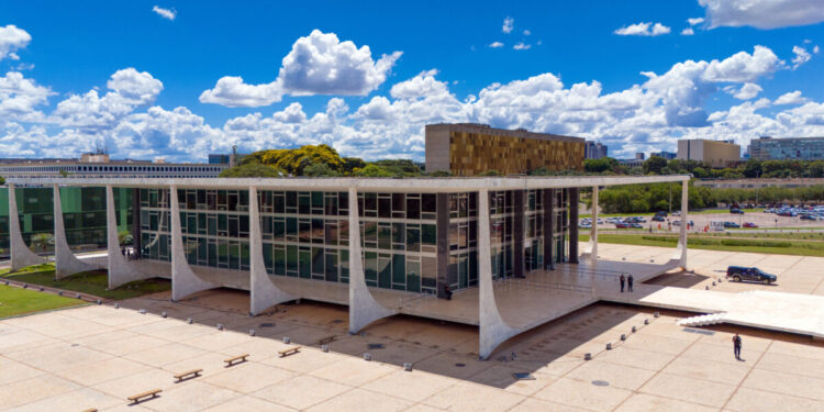 STF retoma julgamento sobre pagamento de penduricalhos