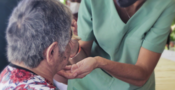 Justiça do Trabalho não reconhece vinculo de cuidadora que revezava plantões com outras colegas 