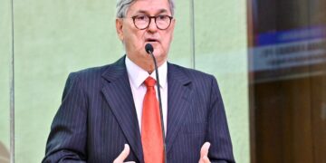 Projeto de lei no RN legaliza uso por mulheres de arma de choque e spray de pimenta para defesa pessoal