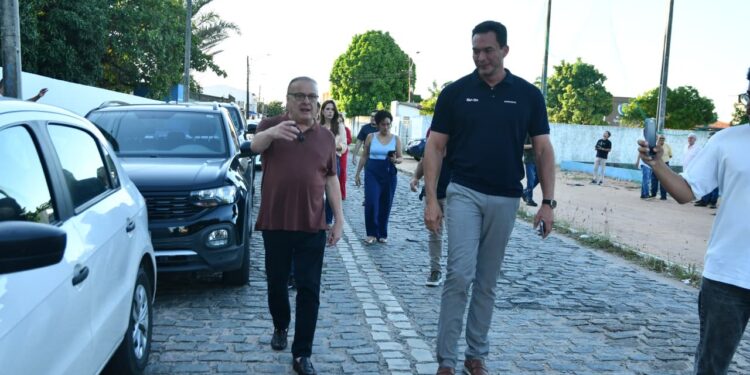 Prefeitura anuncia pavimentação em 34 ruas da Zona Norte durante visita técnica do prefeito
