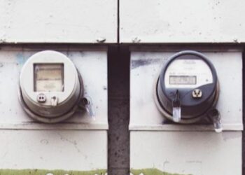 Corte indevido de energia gera direito a indenização e restituição de valores a idosa em Caicó