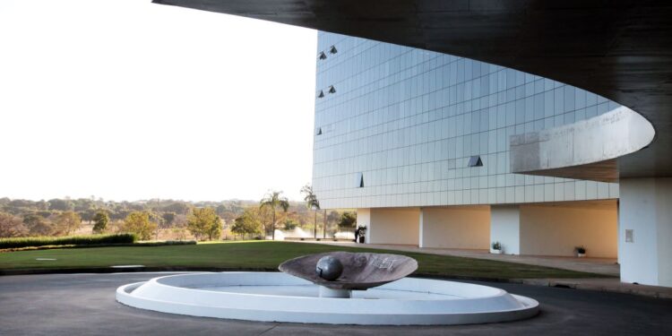 TST decide que gestantes em contratos temporários têm direito à estabilidade