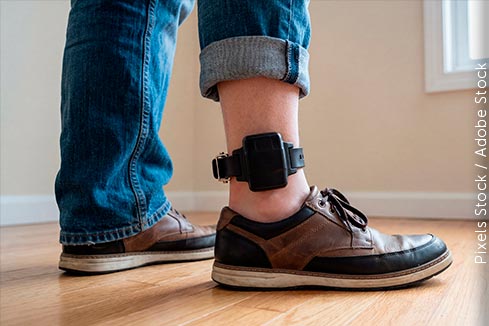 Descumprir ordem de monitoração eletrônica imposta no âmbito da Lei Maria da Penha é crime