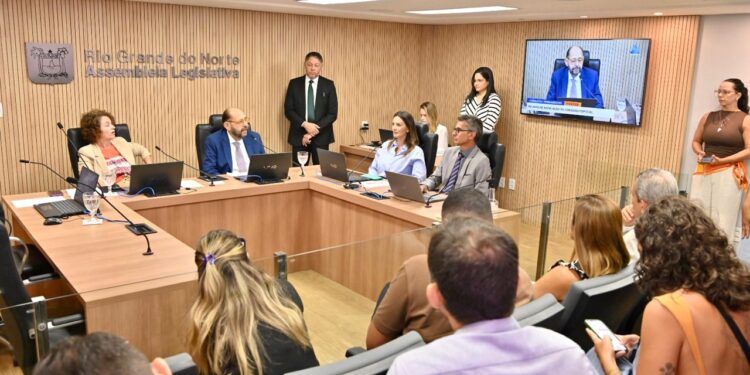 Comissão especial para analisar PEC sobre eleição indireta para governador é instalda pela AL/RN