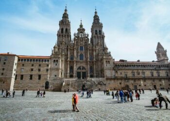 Agência de Turismo é condenada a indenizar clientes após cancelamento de pacote de viagem