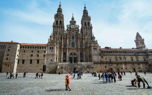 Agência de Turismo é condenada a indenizar clientes após cancelamento de pacote de viagem