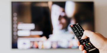 Seguradora terá que entregar TV a consumidor após demora de cinco meses em conserto