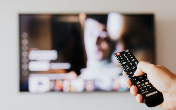 Seguradora terá que entregar TV a consumidor após demora de cinco meses em conserto