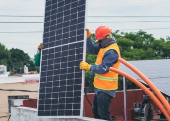 Consumidor será indenizado por empresa de energia solar por descumprimento contratual