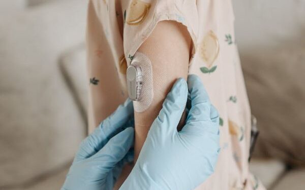 Justiça determina que Plano de Saúde forneça sensor de glicose e indenize paciente em R$ 4 mil