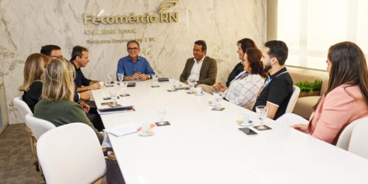 Sistema Fecomércio RN formaliza parceria com a Liga Contra o Câncer para ampliar formação na área da saúde