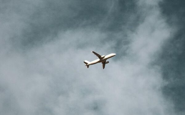 Consumidora garante na Justiça devolução de milhas aéreas por falha em sistema