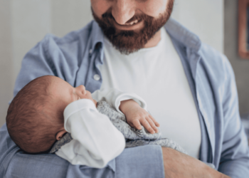 Lei que amplia licença-paternidade para 20 dias e cria salário-paternidade é sancionada por Lula