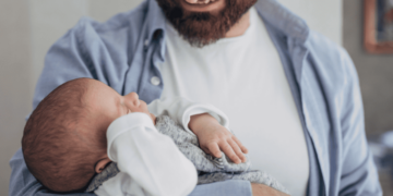 Lei que amplia licença-paternidade para 20 dias e cria salário-paternidade é sancionada por Lula