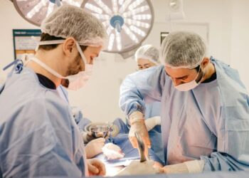 Justiça condena cirurgiãp-dentista a indenizar paciente que teve complicações após procedimento