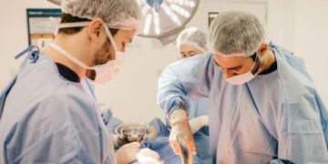 Justiça condena cirurgiãp-dentista a indenizar paciente que teve complicações após procedimento