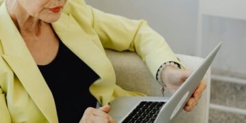 Servidora será indenizada pelo IPERN após demora em concessão de aposentadoria