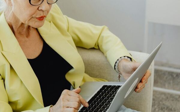 Servidora será indenizada pelo IPERN após demora em concessão de aposentadoria