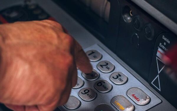 Banco é condenado a indenizar cliente após falha em depósito bancário 