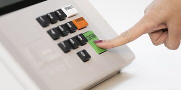 TSE celebra 30 anos da urna eletrônica com foco na segurança do voto e no combate à desinformação