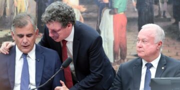 Comissão aprova admissibilidade de propostas que acabam com a escala 6×1