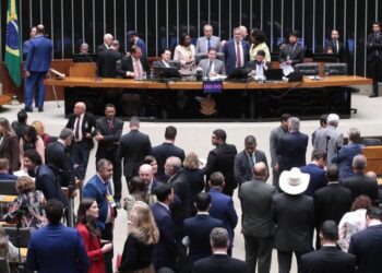 Câmara aprova em 2º turno a PEC que garante recursos mínimos para assistência social