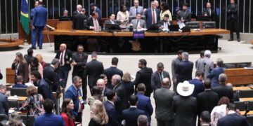 Câmara aprova em 2º turno a PEC que garante recursos mínimos para assistência social