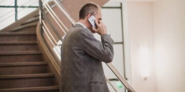 Ativação de linha telefônica sem autorização gera indenização para consumidor