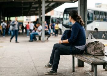 Passageiro que esperou embarque por mais de 4 horas será indenizado por empresa de ônibus