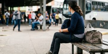 Passageiro que esperou embarque por mais de 4 horas será indenizado por empresa de ônibus