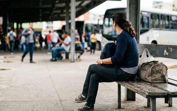 Passageiro que esperou embarque por mais de 4 horas será indenizado por empresa de ônibus