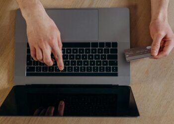 Justiça condena empresa a indenizar consumidor por compra não finalizada em site de viagens