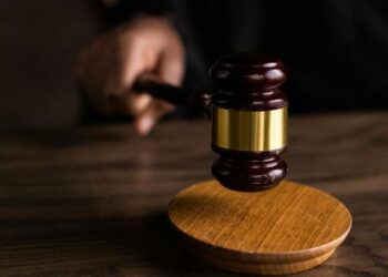 Justiça mantem bloqueio de conta de plano de saúde para tratamento de criança com TEA