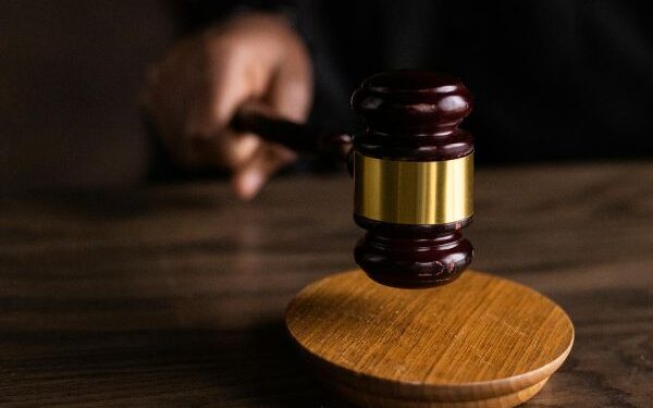 Justiça mantem bloqueio de conta de plano de saúde para tratamento de criança com TEA