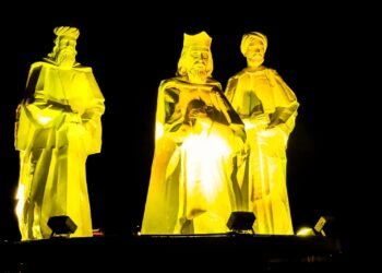Prefeitura ilumina monumentos de Natal em alusão ao Maio Amarelo