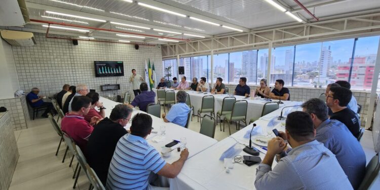 Sinduscon-RN recebe Coopercon e OCERN em reunião sobre cooperativismo na construção civil