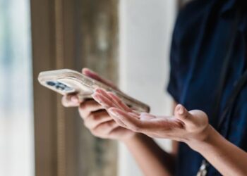 Consumidora será indenizada por empresa de telecomunicações por falha em prestação de serviços
